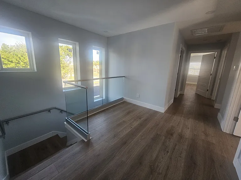 Landing area/seating nook
