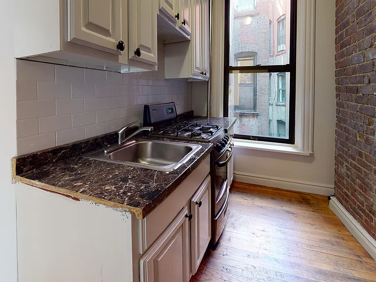 312 E 91st St #3R — Photo 9