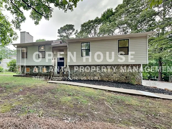 82 Fox Ridge Ct, Dallas, GA 30157