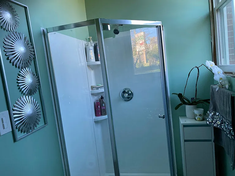4th bedroom barthroom