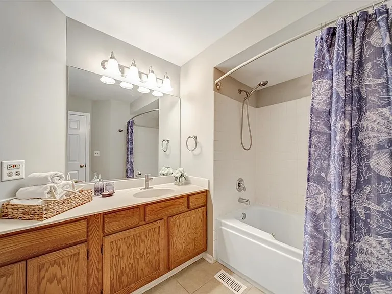 5S530 Scots Dr #18F — Photo 12
