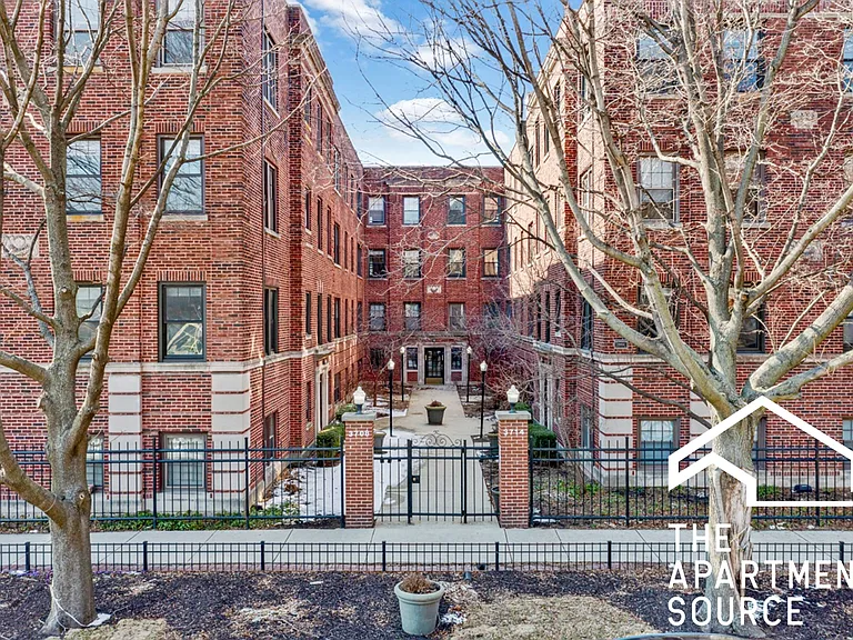 3706 N Sheffield Ave #208 — Photo 4