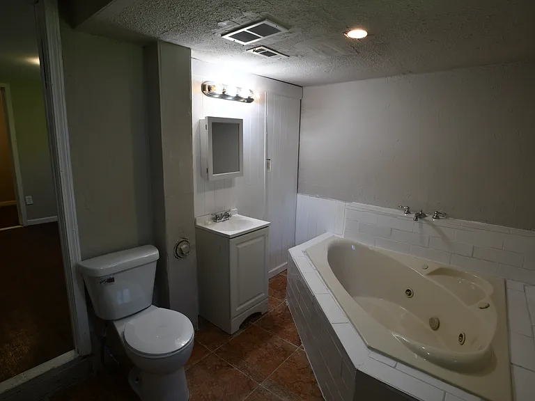 BATHROOM 2