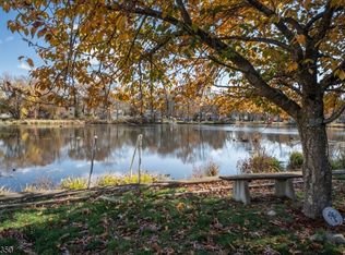 21 Sunrise Ave, Bloomingdale Boro, NJ 07403