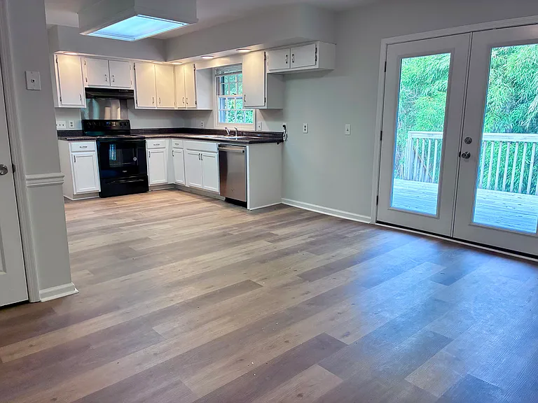 8600 Marigold St — Photo 5