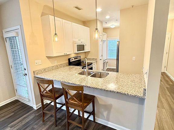4th image of 8938 Rosalyn Glen Rd