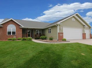1631 Tam O Shanter Trl, Sun Prairie, WI 53590