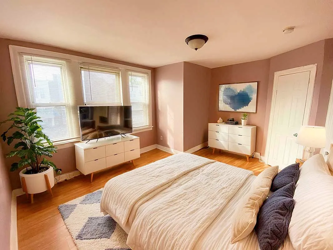 2 bed, 1956 sqft, $1,150 — Photo 1