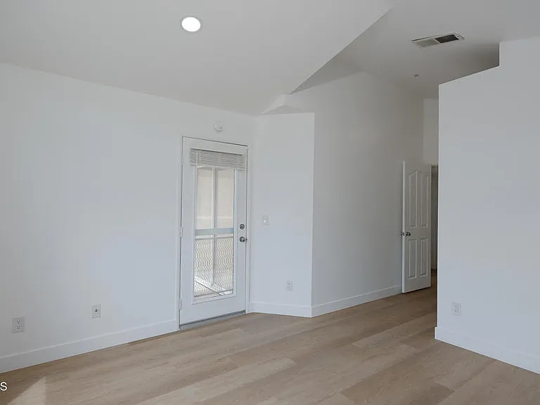 1311 Oyster Pl — Photo 18