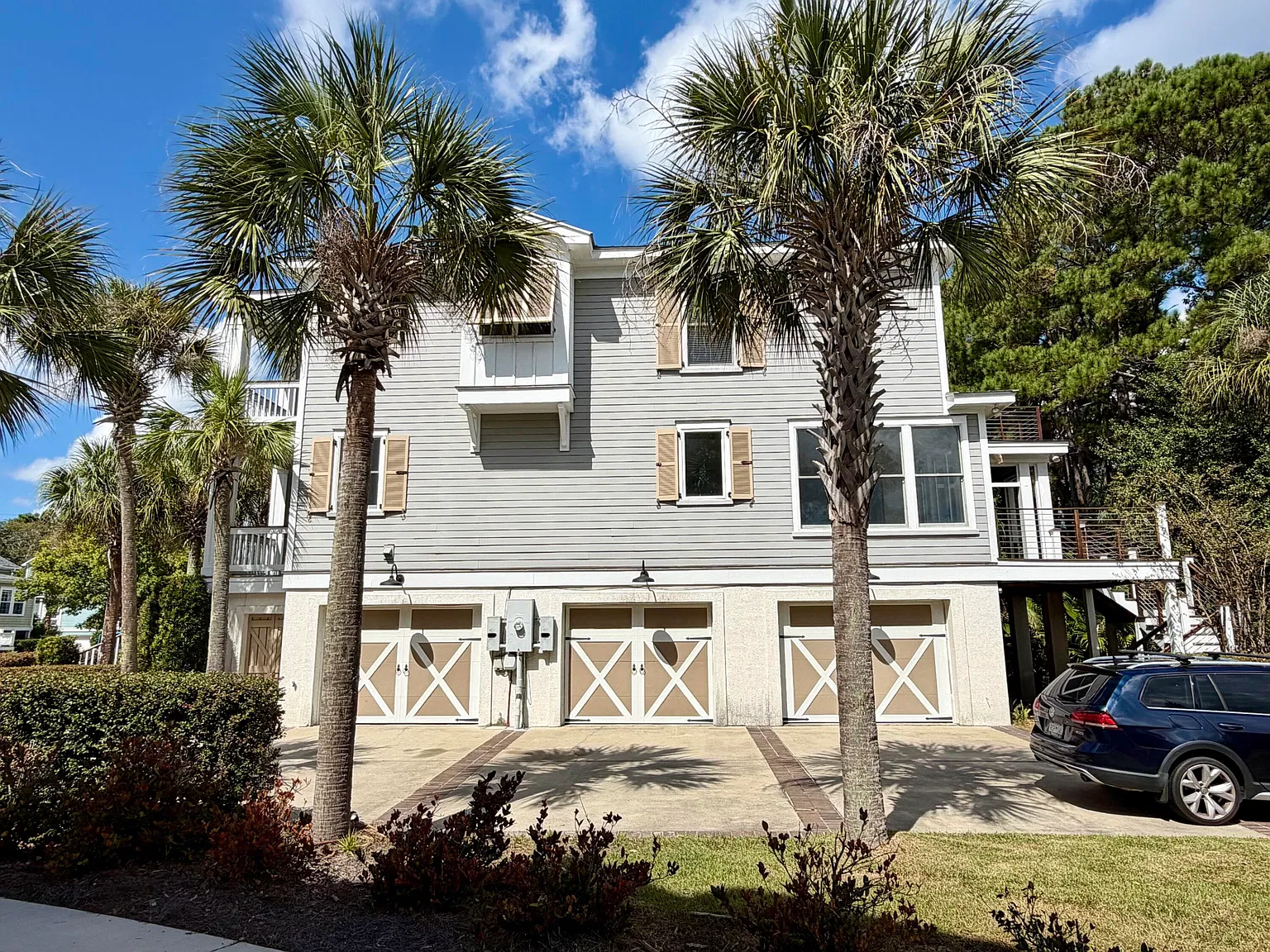 5 bed, 3.5 bath, 3700 sqft, $6,400 — Photo 2