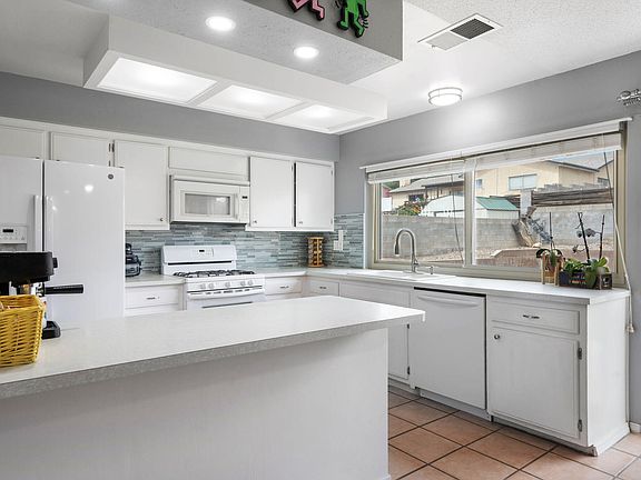 2nd image of 3808 La Charles Dr NE