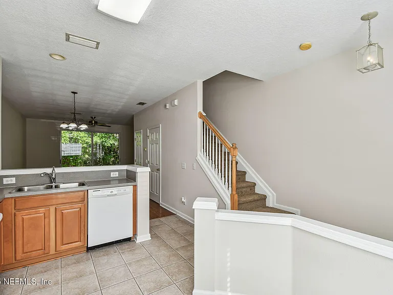 3542 Lone Tree Ln — Photo 11