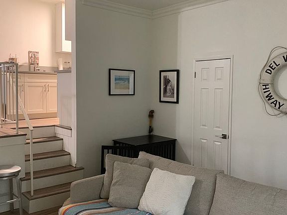 5th image of 1022 Euclid St APT 6