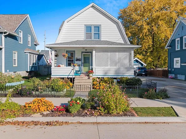406 E Lincoln AVENUE, Oshkosh, WI 54901