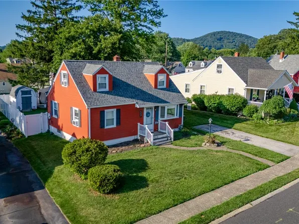 557 Ellen St, Hellertown, PA 18055