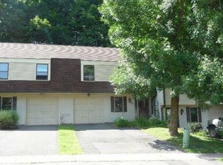 26 Schoolhouse Xing, Wethersfield, CT 06109