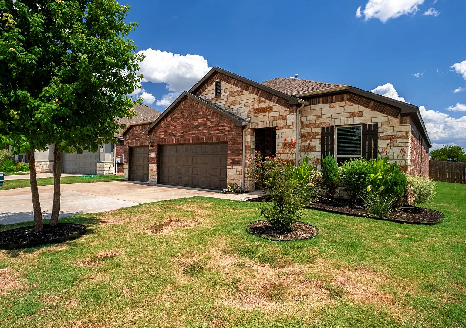 Lovable 4 Bedroom, 3 Bath Home w/ Solar Panels Backs to Lake Pflugerville! — Photo 3
