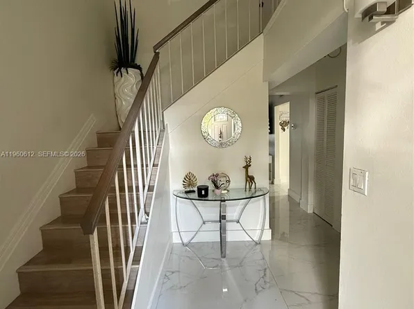 14273 Kendale Lakes Cir, Miami, FL 33183