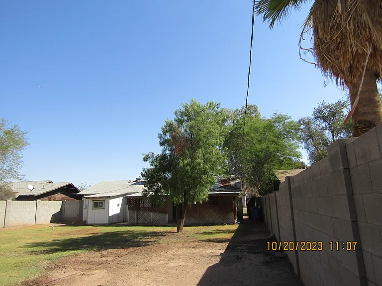 910 S Una Ave — Photo 16