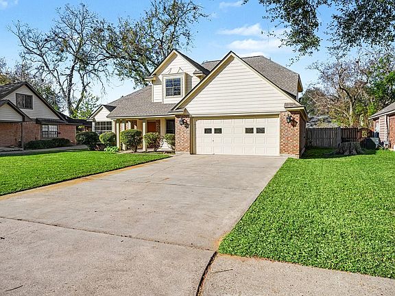 3rd image of 107 Sandalwood Dr