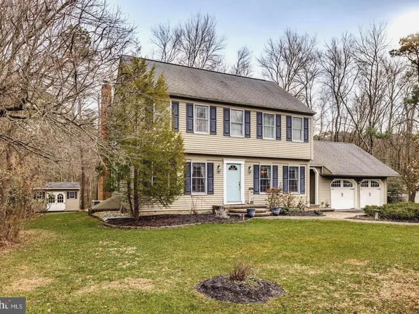 3 Saxony Ct, Medford, NJ 08055