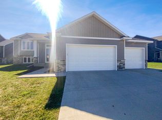 870 Portsmith Dr NW, Rochester, MN 55901