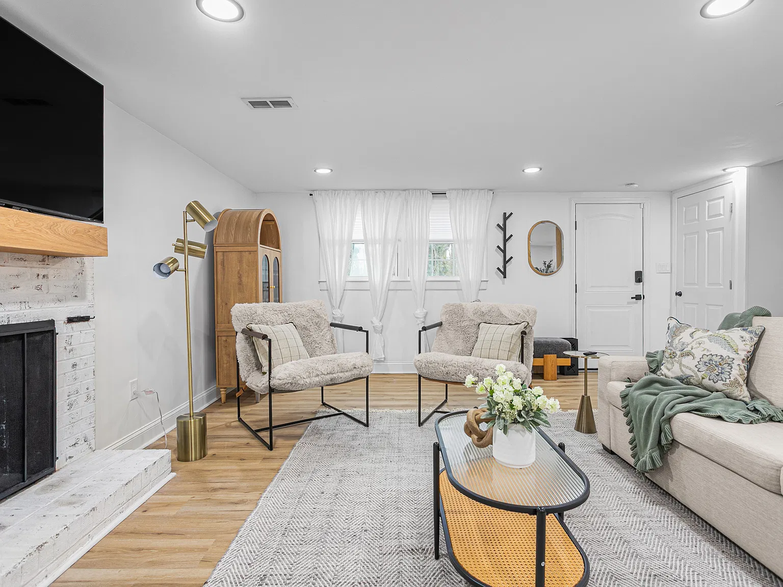 2 bed, 1000 sqft, $1,695 — Photo 3