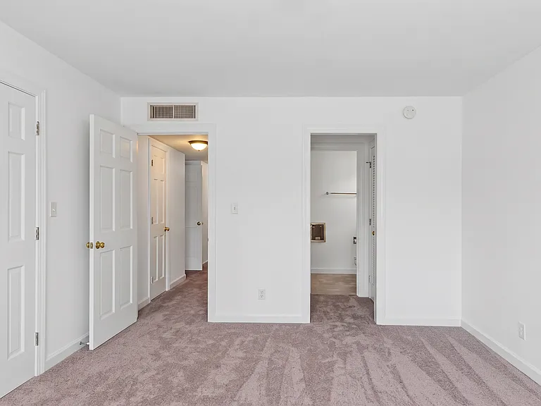 344 D Hanover Arms Ct #D — Photo 19