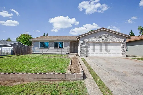 2307 N Cirby Way Photo 1