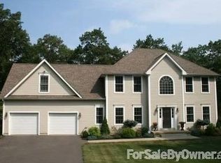 3 Boulder Ridge Dr, Ellington, CT 06029