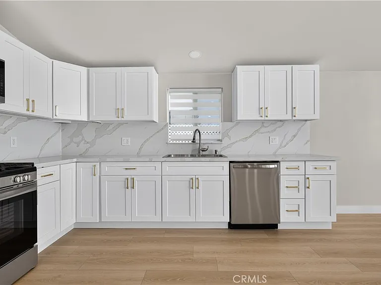 16427 Clymer St — Photo 12