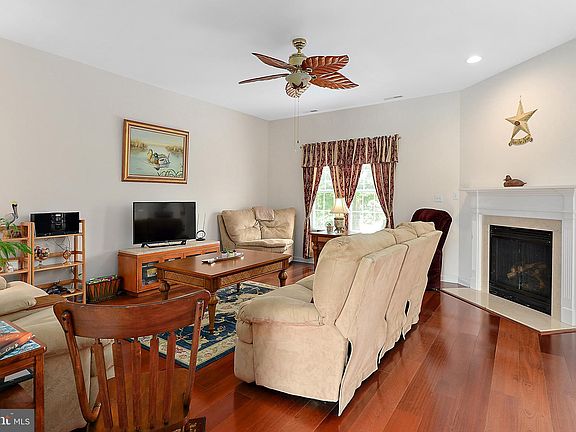3rd image of 192 Nina Ln