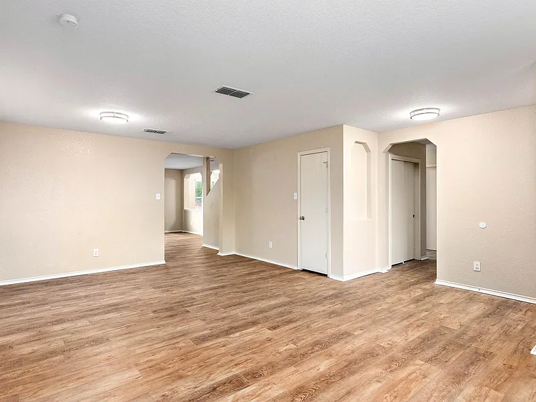 216 Willow Crst — Photo 3
