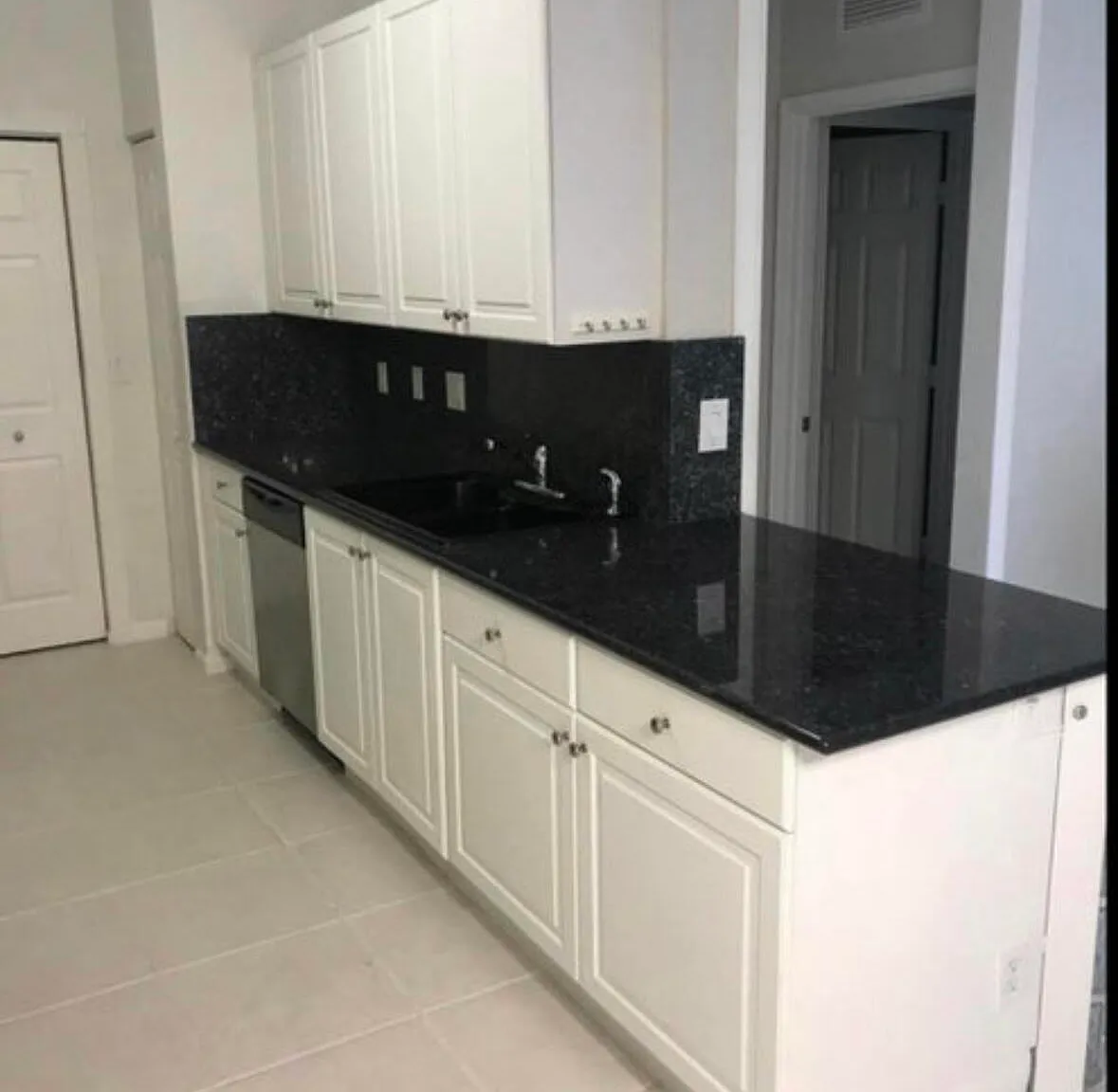 3 bed, 2.0 bath, 1267 sqft, $2,200 — Photo 2