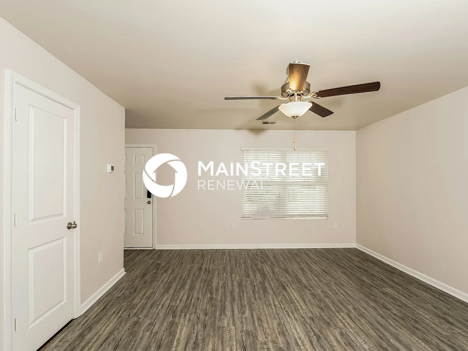 385 Farmhouse Ln — Photo 4