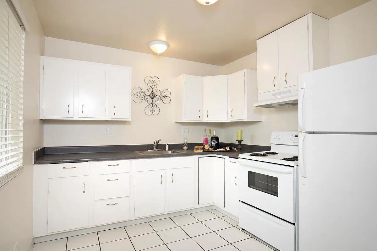 Building Photo - 906 Dainty Avenue