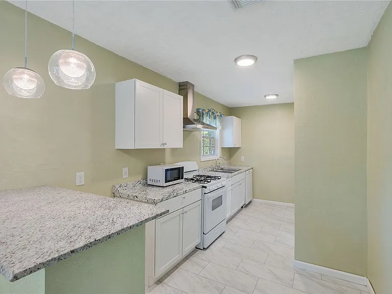 401 E 3rd St — Photo 19