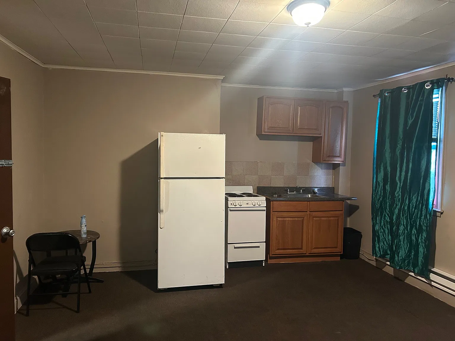 Studio, 400 sqft, $650 — Photo 1