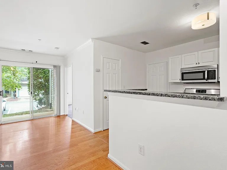 4525 Superior Sq #4525 — Photo 9
