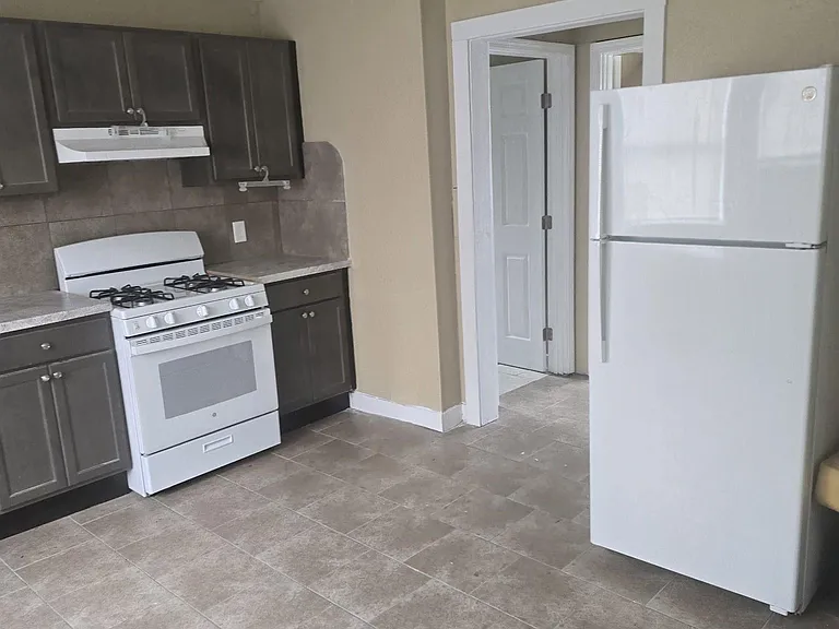 3131 Dayton St #B — Photo 3