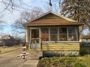 2430 Charlotte St, Jackson, MI 49203