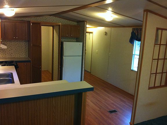 Eat-in kitchen with breakfast bar