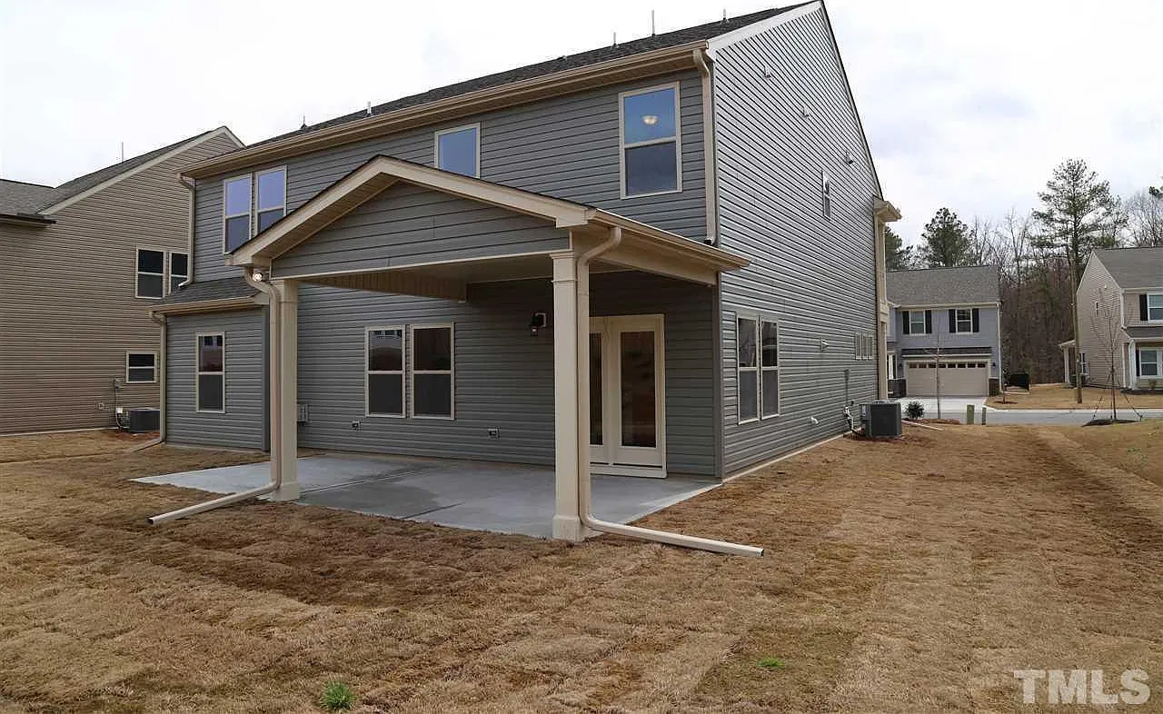 5 bed, 3.0 bath, 2678 sqft, $2,975 — Photo 3