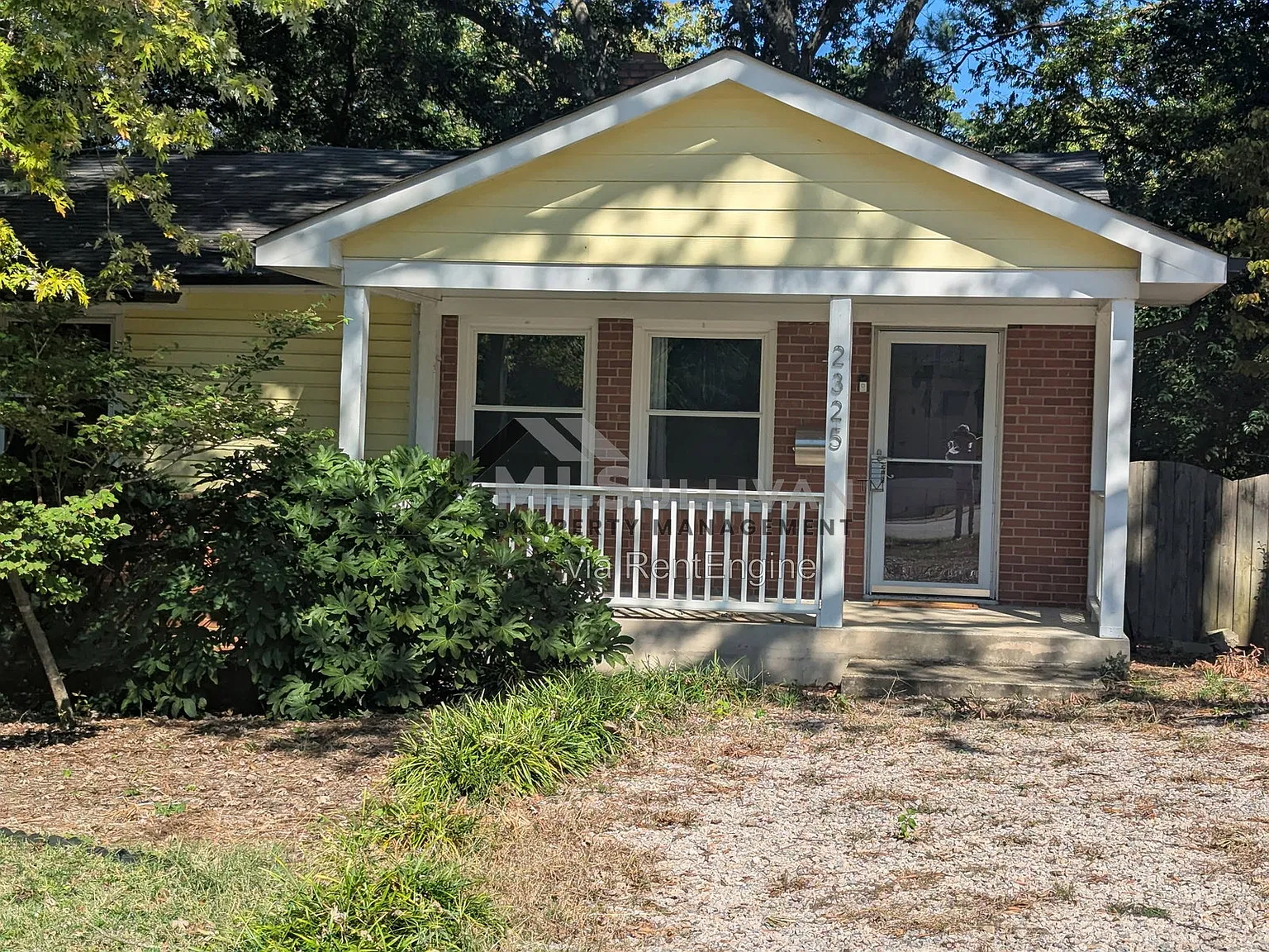 3 bed, 1.0 bath, 1054 sqft, $1,850 — Photo 2