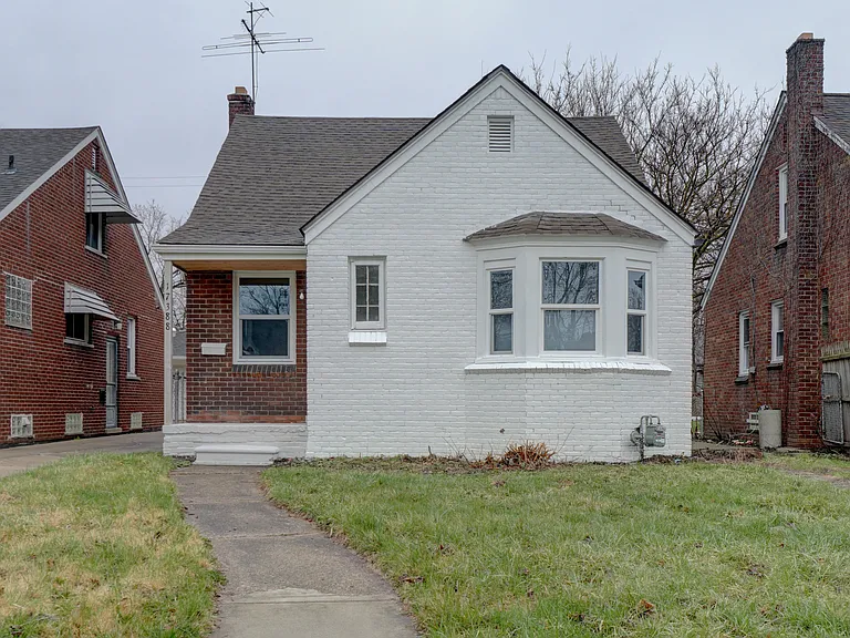17388 Teppert St — Photo 1