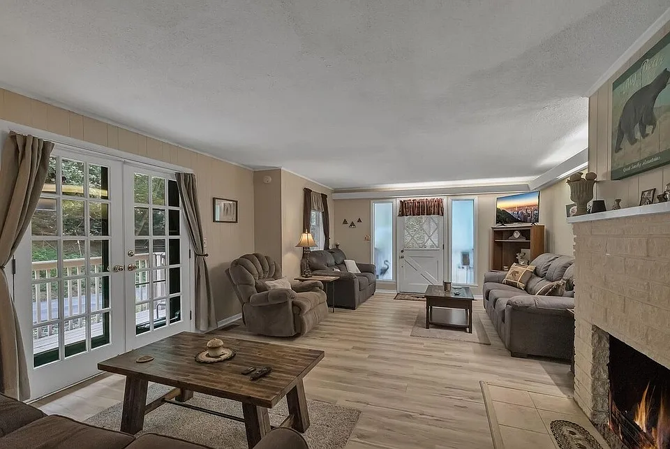 305 Shields View Dr