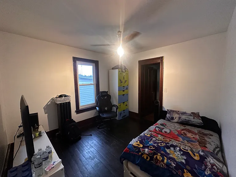 212 Lackawanna Ave — Photo 4