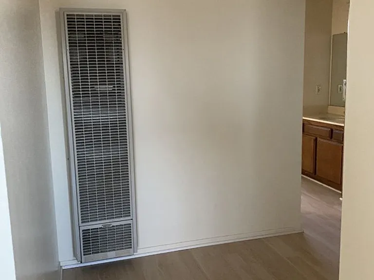 13415 Doty Ave — Photo 12