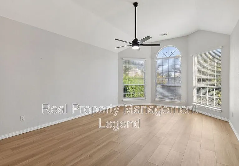 8012 Greenwood Dr — Photo 15