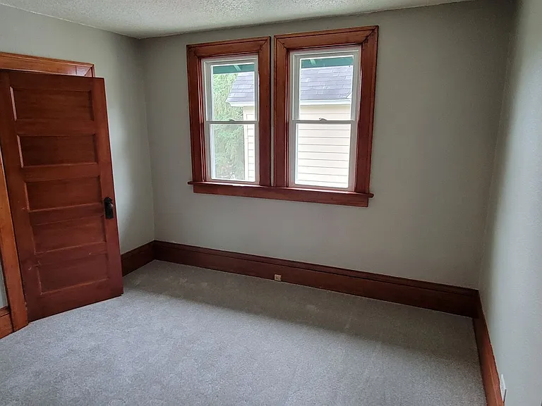2627 Girard Ave N — Photo 16